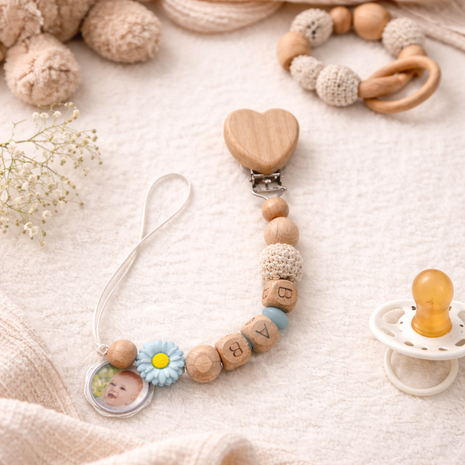 Wooden Baby Pacifier Clip 28cm with Silicone Daisy Beads – Heart Clasp – Pastel Teether Chain