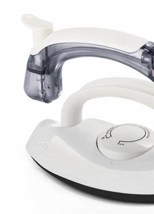 Travel Steam Iron 800W with Collapsible Handle, Non-Stick Soleplate, 0.03 L Tank, 1 m Cord.