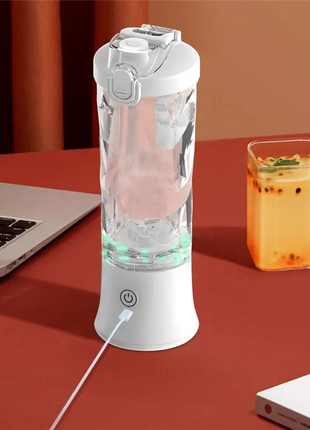 Portable Blender 600 ml USB-C Rechargeable 6-Blade Personal Smoothie and Shake Maker