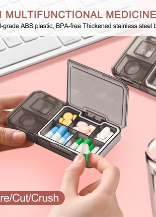 3-in-1 Pill Organizer 121×69×18mm ABS Plastic – Travel Medicine Storage with Cutter & Grinder