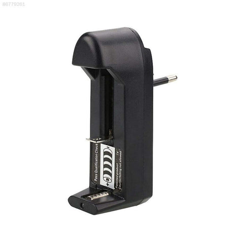 Universal Battery Charger 15x5x10 cm – Plastic – 2-Pin EU Plug
