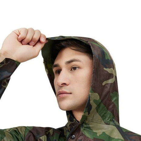 Waterproof Camping Raincoat Camo – Lightweight Showerproof Jacket with Hood & Zip Closure – Unisex